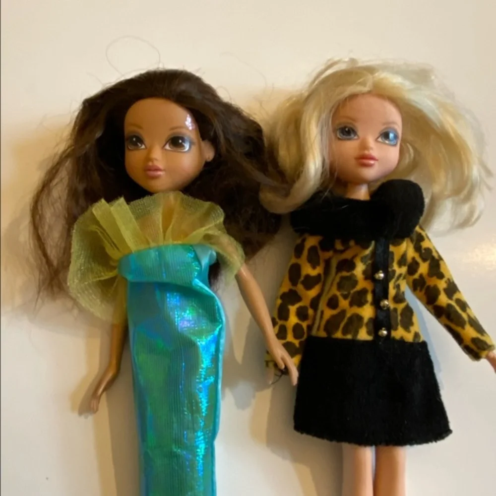 Dolls Comes With Clothes Have‎ No Shoes